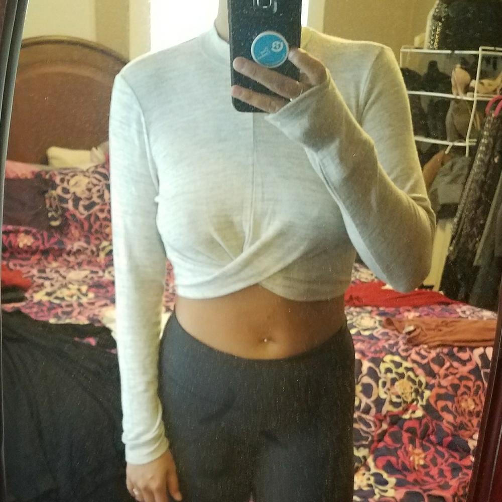 NWOT Lightweight "sweater" crop top.